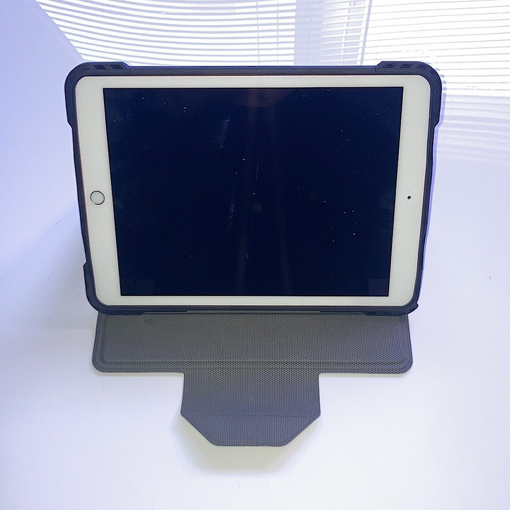 Targus Antimicrobial Rotating Case for iPad Air | 10.9-inch & iPad Pro 11-inch